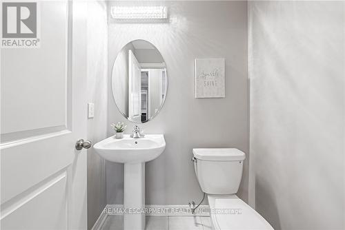 51 Narbonne Crescent, Hamilton, ON - Indoor Photo Showing Bathroom