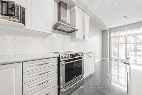 51 Narbonne Crescent, Hamilton, ON - Indoor Photo Showing Kitchen With Upgraded Kitchen