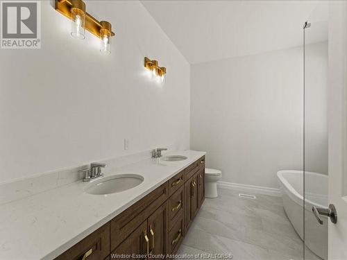 3265 Tullio Drive, Lasalle, ON - Indoor Photo Showing Bathroom