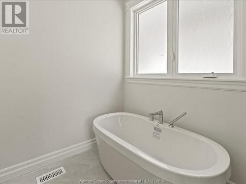 3265 Tullio Drive, Lasalle, ON - Indoor Photo Showing Bathroom