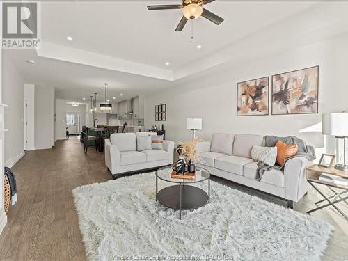 3198 Tullio Drive, Lasalle, ON - Indoor Photo Showing Living Room