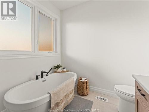 3198 Tullio Drive, Lasalle, ON - Indoor Photo Showing Bathroom