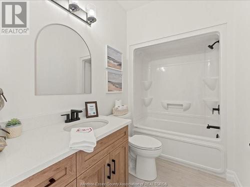 3198 Tullio Drive, Lasalle, ON - Indoor Photo Showing Bathroom