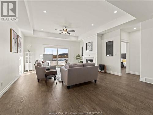 3198 Tullio Drive, Lasalle, ON - Indoor Photo Showing Living Room