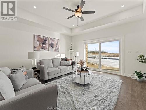 3198 Tullio Drive, Lasalle, ON - Indoor Photo Showing Living Room