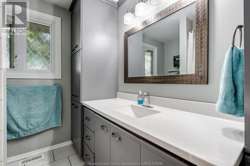 25 Jeffrey Street, Tilbury, ON - Indoor Photo Showing Bathroom