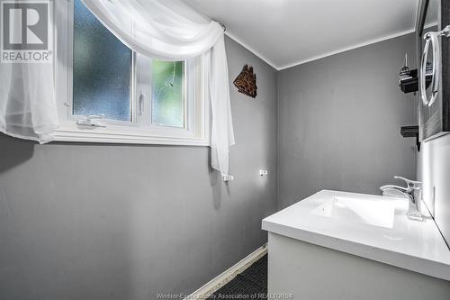 25 Jeffrey Street, Tilbury, ON - Indoor Photo Showing Bathroom