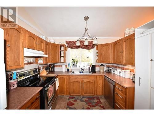 415 Hummingbird Avenue, Vernon, BC - Indoor Photo Showing Kitchen With Double Sink