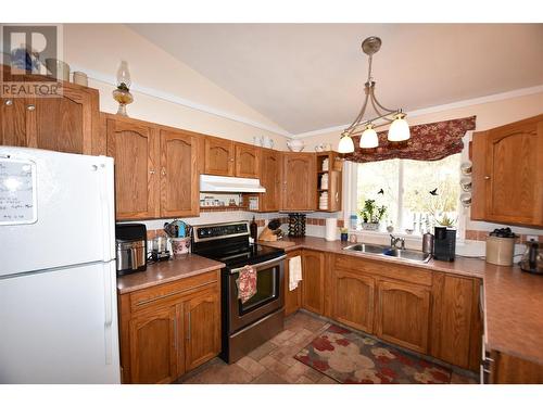 415 Hummingbird Avenue, Vernon, BC - Indoor Photo Showing Kitchen With Double Sink