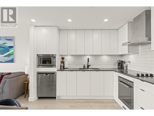 1471 St Paul Street Unit# 606 Lot# 7, Kelowna, BC - Indoor Photo Showing Kitchen With Upgraded Kitchen