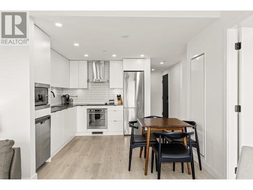 1471 St Paul Street Unit# 606 Lot# 7, Kelowna, BC - Indoor Photo Showing Kitchen With Upgraded Kitchen