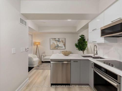 Th 111-59 East Liberty St, Toronto, ON - Indoor Photo Showing Kitchen With Double Sink With Upgraded Kitchen