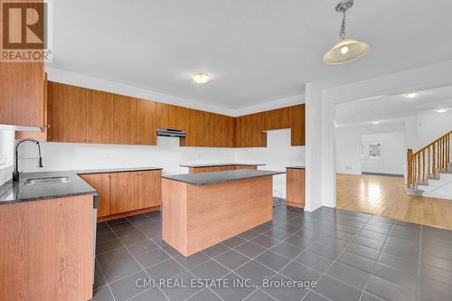 267 Ridley Crescent, Southgate, ON - Indoor Photo Showing Kitchen With Double Sink