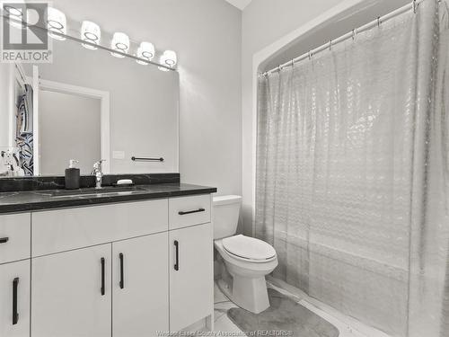 1320 Grand Marais Road East, Windsor, ON - Indoor Photo Showing Bathroom