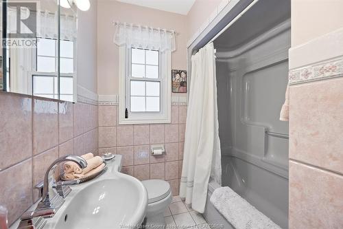 13902 Riverside Drive East, Tecumseh, ON - Indoor Photo Showing Bathroom