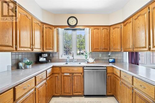 13902 Riverside Drive East, Tecumseh, ON - Indoor Photo Showing Kitchen