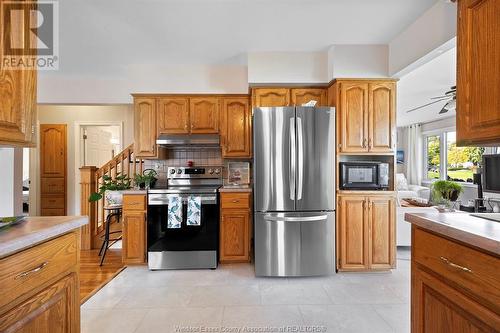 13902 Riverside Drive East, Tecumseh, ON - Indoor Photo Showing Kitchen