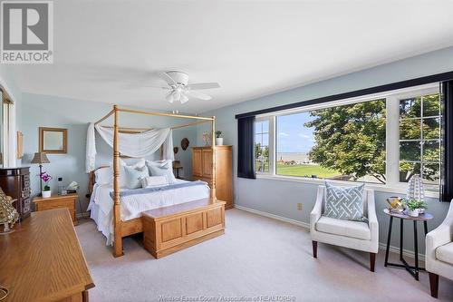 13902 Riverside Drive East, Tecumseh, ON - Indoor Photo Showing Bedroom