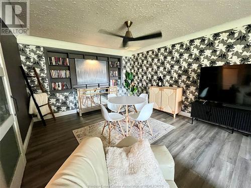 4388 Mount Royal, Windsor, ON - Indoor Photo Showing Living Room