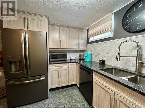 4388 Mount Royal, Windsor, ON - Indoor Photo Showing Kitchen