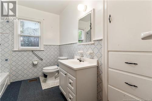 28 Kensington, Moncton, NB - Indoor Photo Showing Bathroom