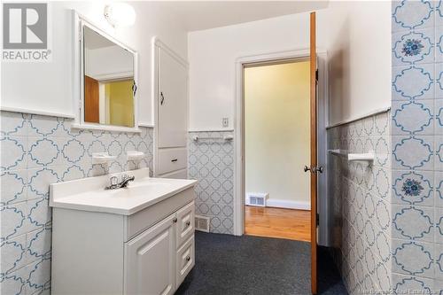 28 Kensington, Moncton, NB - Indoor Photo Showing Bathroom