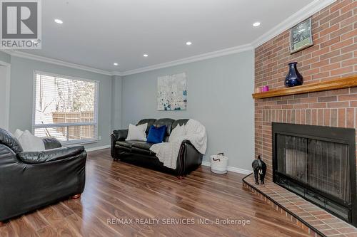 1617 Bristol Road W, Mississauga, ON - Indoor Photo Showing Living Room With Fireplace