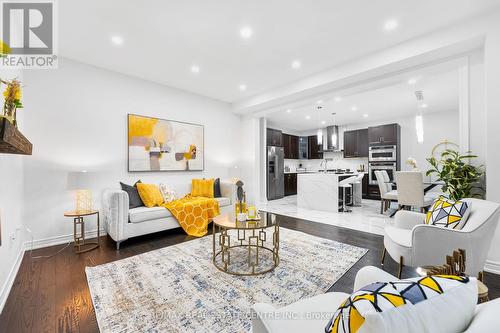 5 Forsyth Crescent E, Brampton, ON - Indoor Photo Showing Living Room