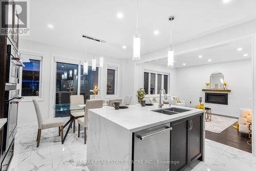 5 Forsyth Crescent E, Brampton, ON - Indoor Photo Showing Kitchen With Double Sink With Upgraded Kitchen