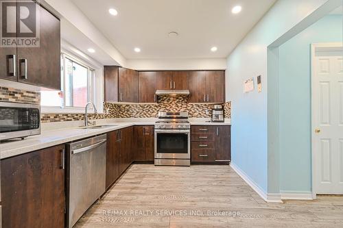 57 Wilton Drive, Brampton, ON - Indoor Photo Showing Kitchen With Upgraded Kitchen