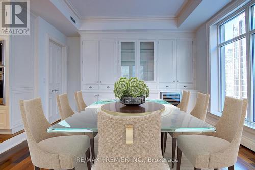 8D - 1 St Thomas Street, Toronto, ON - Indoor Photo Showing Dining Room