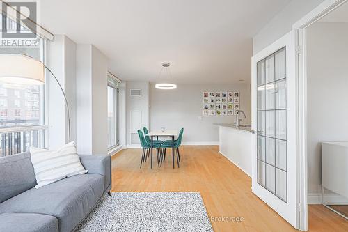 504 - 1103 Leslie Street, Toronto, ON - Indoor Photo Showing Living Room