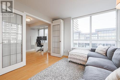 504 - 1103 Leslie Street, Toronto, ON - Indoor Photo Showing Living Room