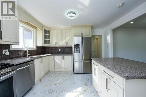 3375 Acala Crescent, Mississauga, ON - Indoor Photo Showing Kitchen With Stainless Steel Kitchen