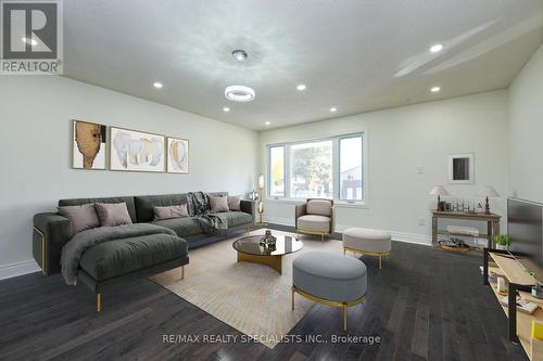 3375 Acala Crescent, Mississauga, ON - Indoor Photo Showing Living Room