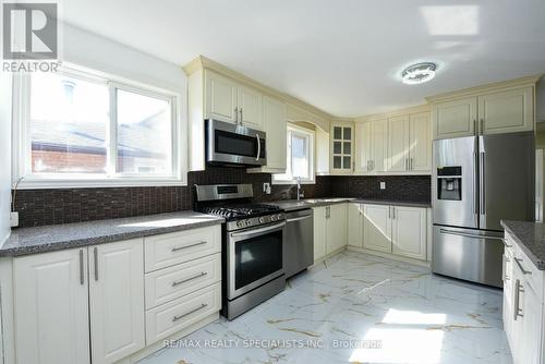 3375 Acala Crescent, Mississauga, ON - Indoor Photo Showing Kitchen With Stainless Steel Kitchen