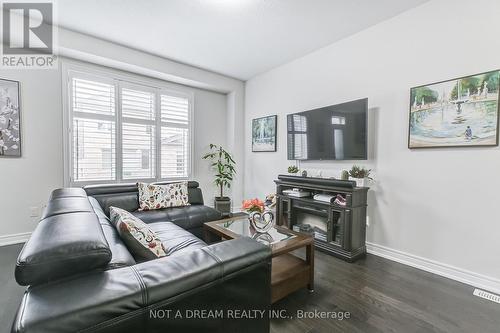 110 Emerald Coast Trail, Brampton, ON - Indoor Photo Showing Living Room