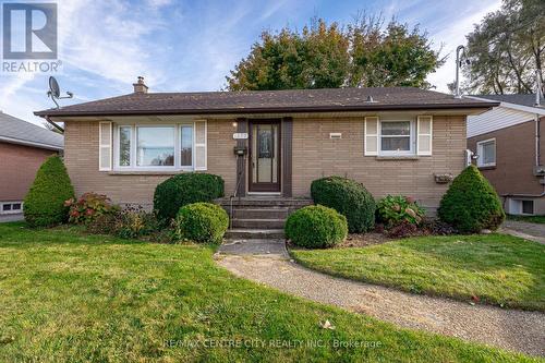 1577 Hansuld Street, London, ON - Outdoor With Facade