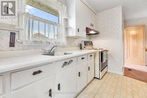 1577 Hansuld Street, London, ON - Indoor Photo Showing Kitchen