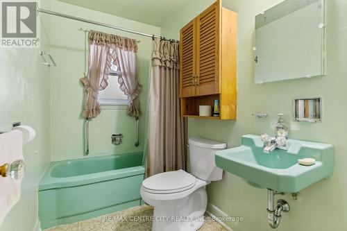 1577 Hansuld Street, London, ON - Indoor Photo Showing Bathroom