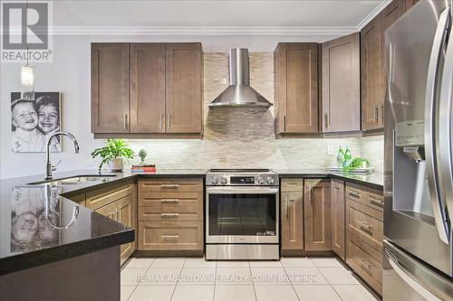 2324 Wuthering Heights Way, Oakville, ON - Indoor Photo Showing Kitchen With Stainless Steel Kitchen With Upgraded Kitchen