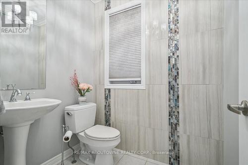 2324 Wuthering Heights Way, Oakville, ON - Indoor Photo Showing Bathroom