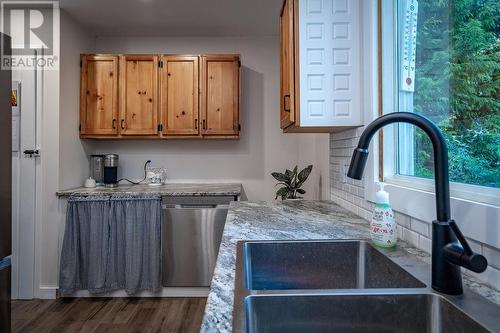 4156 Highway 3A Highway, Nelson, BC - Indoor Photo Showing Kitchen With Double Sink