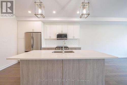 325 Mullighan Gardens, Peterborough (Northcrest), ON - Indoor Photo Showing Kitchen With Double Sink With Upgraded Kitchen