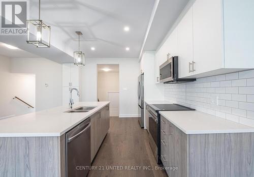 325 Mullighan Gardens, Peterborough (Northcrest), ON - Indoor Photo Showing Kitchen With Double Sink With Upgraded Kitchen