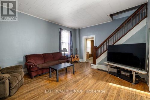 9 Octavia Street, Belleville, ON - Indoor Photo Showing Living Room