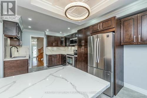 14 Sewells Lane, Brampton, ON - Indoor Photo Showing Kitchen