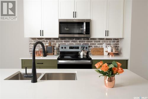 334 Myles Heidt Lane, Saskatoon, SK - Indoor Photo Showing Kitchen