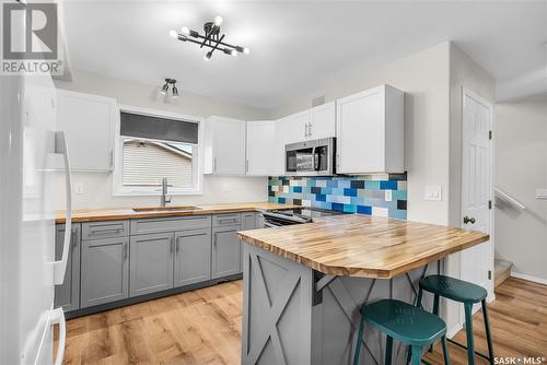 1208 6Th Avenue N, Saskatoon, SK - Indoor Photo Showing Kitchen With Upgraded Kitchen