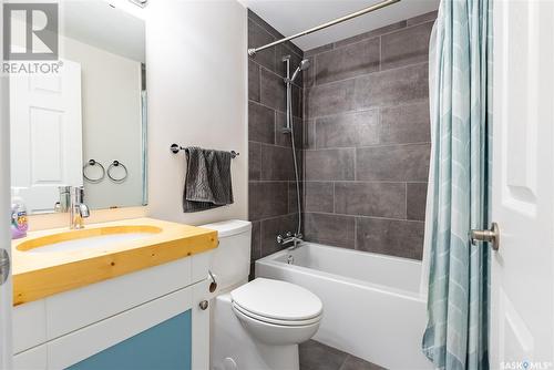 1208 6Th Avenue N, Saskatoon, SK - Indoor Photo Showing Bathroom